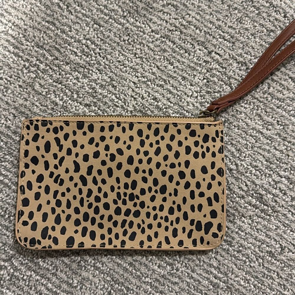 Universal Thread wristlet - Picture 2 of 3